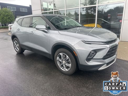 Used 2025 Chevrolet Blazer LT FWD image 1