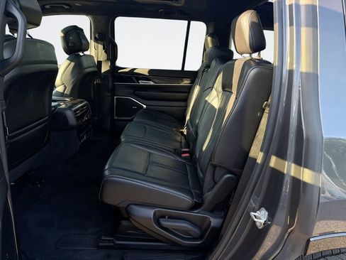 Used 2023 Jeep Wagoneer 4WD w/ Premium Group I image 25