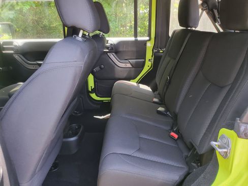 Used 2016 Jeep Wrangler Unlimited Sport w/ Connectivity Group AWD/4WD image 32