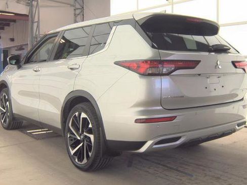 Used 2023 Mitsubishi Outlander SE image 5