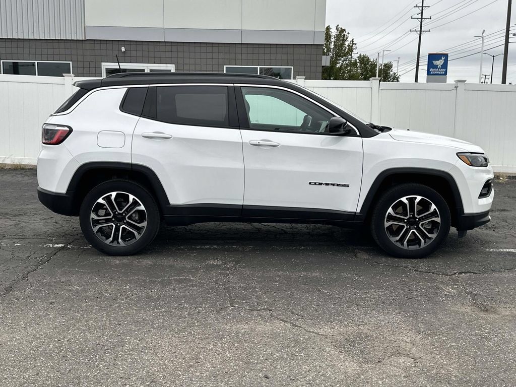 Used 2024 Jeep Compass Limited AWD/4WD image 2