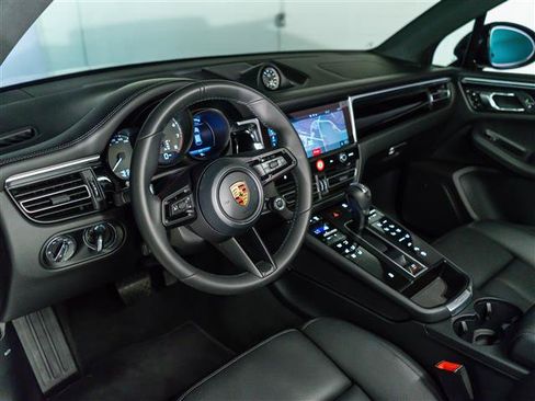 Used 2026 Porsche Macan AWD/4WD image 4