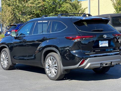 Used 2024 Toyota Highlander Platinum image 6