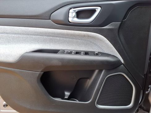 Used 2023 Jeep Compass Sport image 21