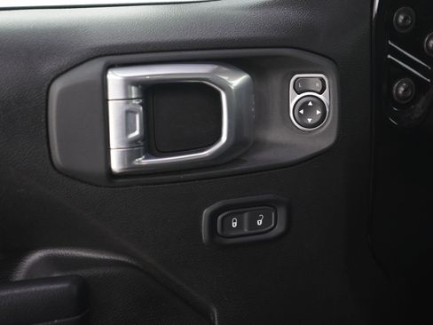 Used 2025 Jeep Wrangler Unlimited Rubicon w/ Convenience Group AWD/4WD image 22