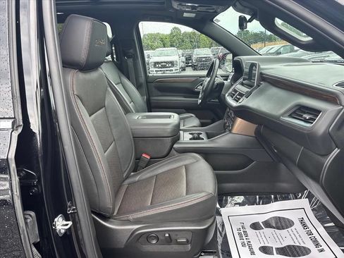 Used 2024 Chevrolet Suburban High Country AWD/4WD image 12