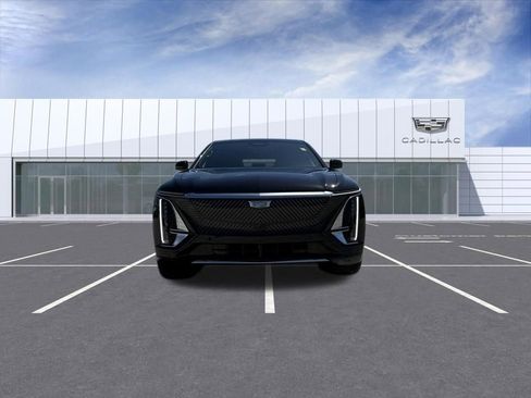 Certified 2025 Cadillac Lyriq Luxury AWD/4WD image 7