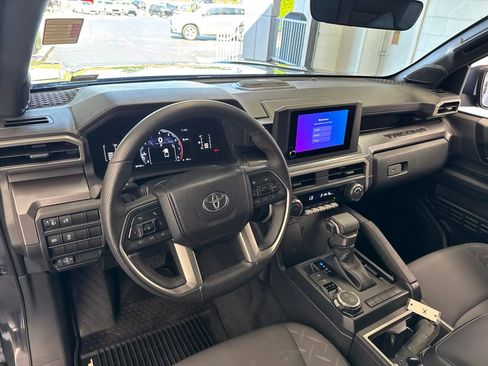 Certified 2025 Toyota Tacoma SR5 w/ SR5 Upgrade Package AWD/4WD image 15