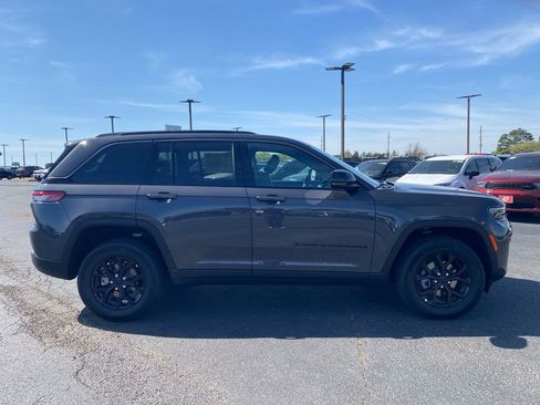 New 2026 Jeep Grand Cherokee Altitude image 8