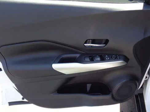 Used 2020 Nissan Kicks SR w/ SR Premium Package FWD image 13