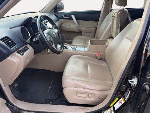 Used 2013 Toyota Highlander SE FWD image 5