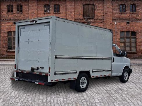 Used 2021 GMC Savana 3500 w/ Power Convenience Package RWD image 4