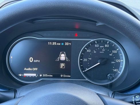 Used 2025 Nissan Versa SV w/ Trunk Package image 19