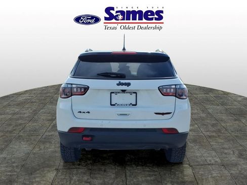 Used 2025 Jeep Compass Trailhawk AWD/4WD image 4