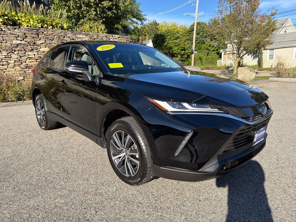 Used 2023 Toyota Venza LE AWD/4WD image 9