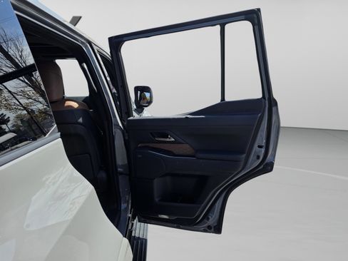 Certified 2024 Lexus GX 550 w/ Accessory Package (Z1) image 17
