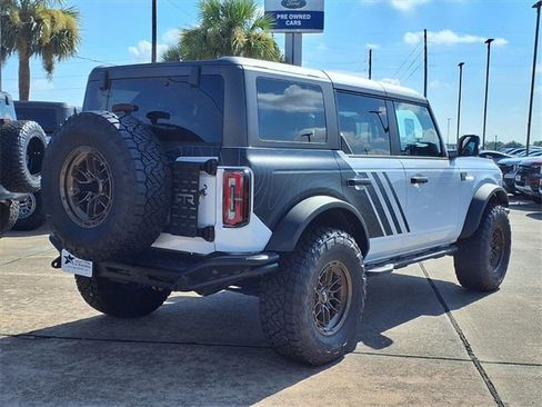 New 2025 Ford Bronco Badlands image 2