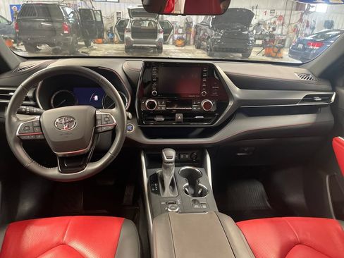Certified 2021 Toyota Highlander XSE AWD/4WD image 17