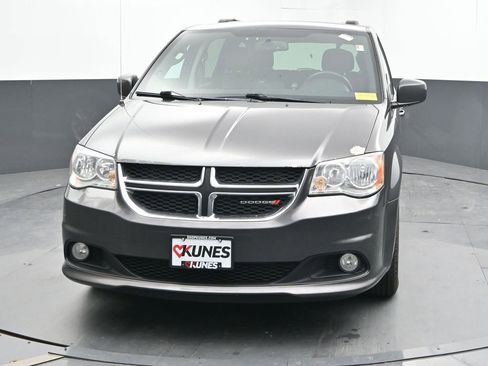 Used 2018 Dodge Grand Caravan SXT image 4