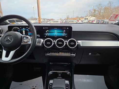 Used 2020 Mercedes-Benz GLB 250 4MATIC w/ Premium Package image 24