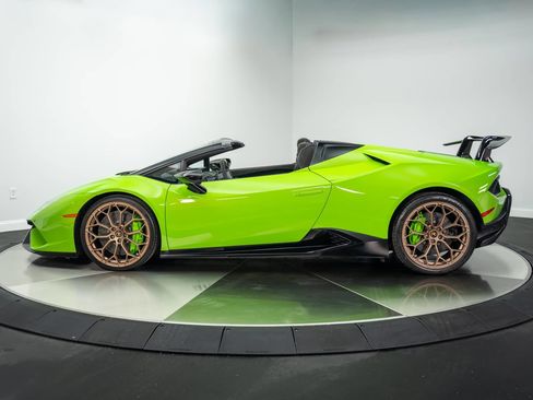 Used 2019 Lamborghini Huracan Performante AWD/4WD image 4