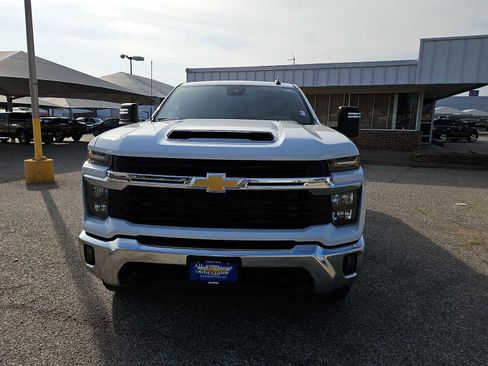 Used 2025 Chevrolet Silverado 2500 LT AWD/4WD image 3