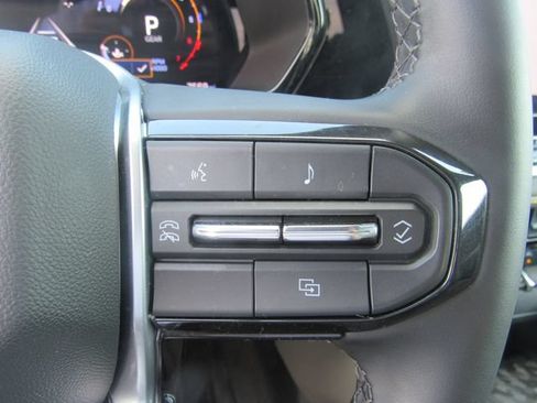 Certified 2024 Chevrolet Colorado ZR2 w/ Safety Package AWD/4WD image 19