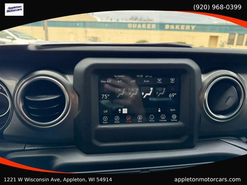 Used 2019 Jeep Wrangler Unlimited Sahara w/ Safety Group image 28