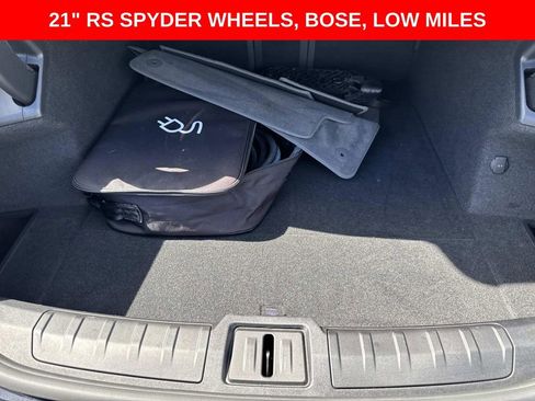 Used 2023 Porsche Taycan image 6