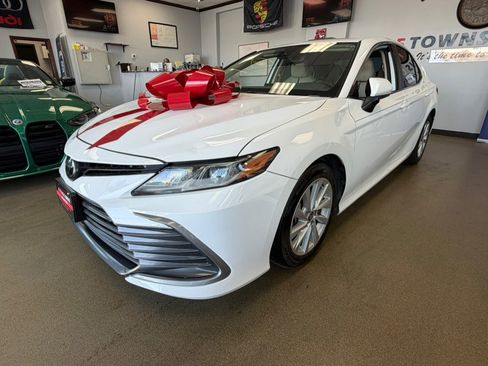 Used 2022 Toyota Camry LE image 8