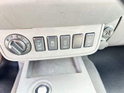 Used 2021 Nissan Frontier SV w/ Midnight Edition Floor Mats AWD/4WD image 15