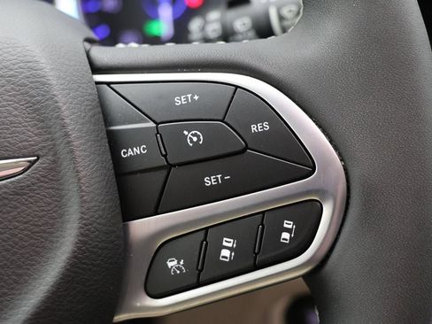 Used 2024 Chrysler Pacifica Touring-L w/ Road Tripper Package FWD image 21