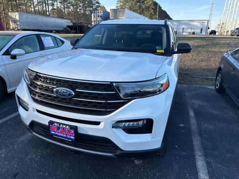 Used 2023 Ford Explorer XLT w/ Equipment Group 202A image 10