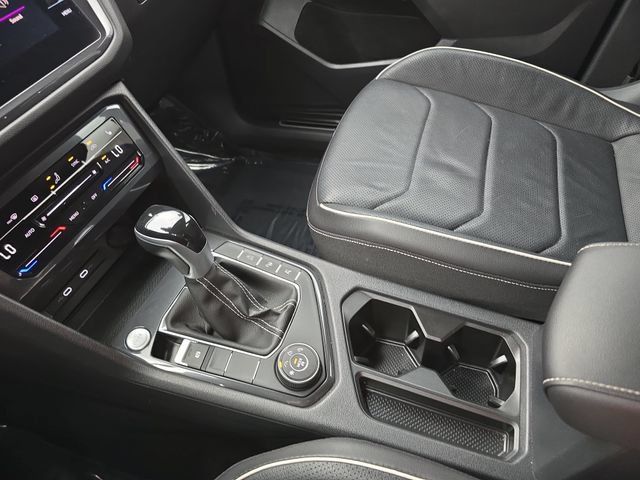 Used 2022 Volkswagen Tiguan SEL R-Line AWD/4WD image 25
