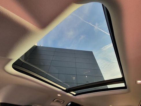 Used 2025 Land Rover Defender 110 S image 40