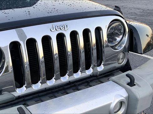 Used 2014 Jeep Wrangler Unlimited Sahara w/ Mopar Chrome Edition Group image 27