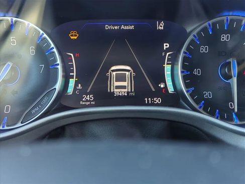 Used 2024 Chrysler Pacifica Touring-L image 8