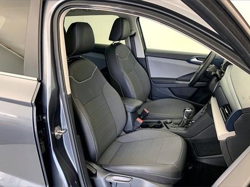 Used 2024 Volkswagen Taos SE image 7