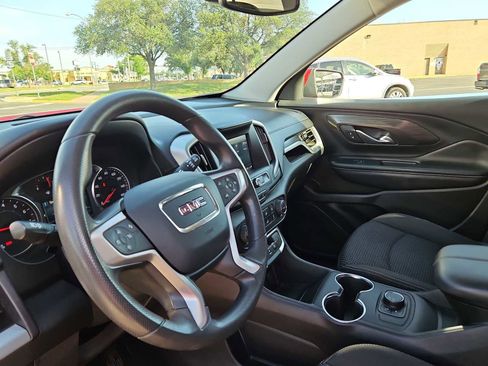 Used 2024 GMC Terrain SLE FWD image 10