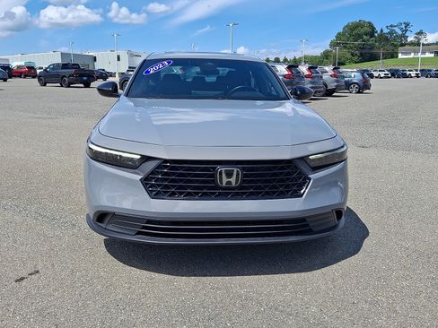 Used 2023 Honda Accord Sport image 2