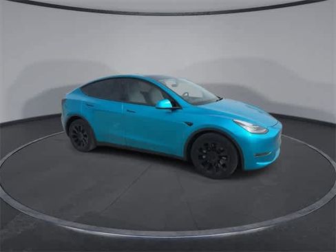 Used 2021 Tesla Model Y Long Range image 9