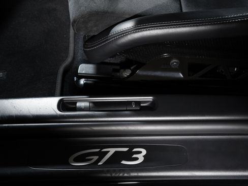 Used 2010 Porsche 911 GT3 RWD image 8