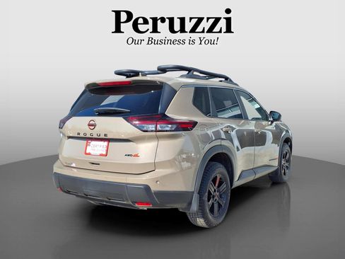 Used 2025 Nissan Rogue SV image 3