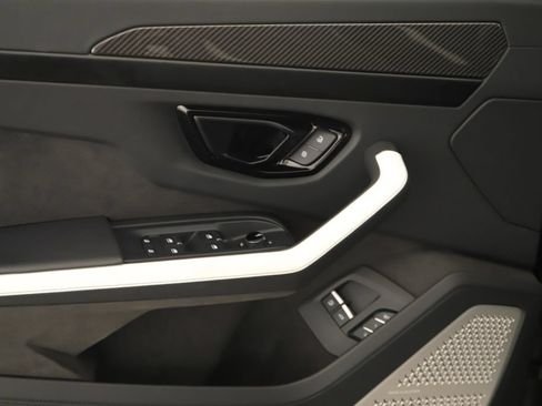 Used 2025 Lamborghini Urus SE AWD/4WD image 24