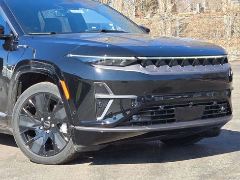 Used 2024 Jeep Wagoneer Launch Edition image 2