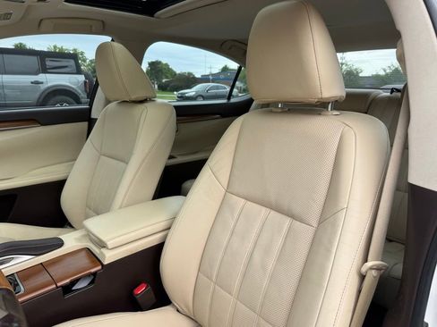 Used 2017 Lexus ES 300h w/ Luxury Package FWD image 10