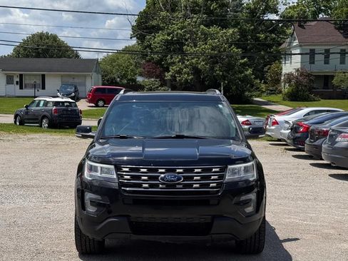Used 2017 Ford Explorer XLT w/ Equipment Group 202A AWD/4WD image 4