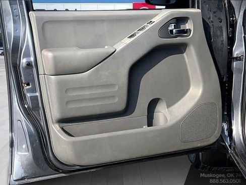 Used 2020 Nissan Frontier SV image 17