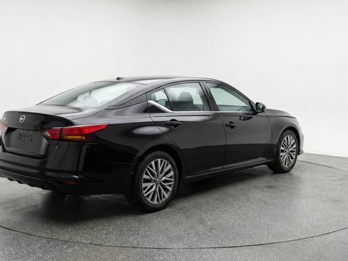 Used 2025 Nissan Altima 2.5 SV image 9