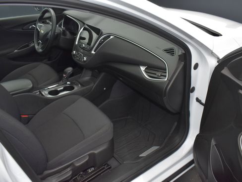 Used 2023 Chevrolet Malibu RS image 11